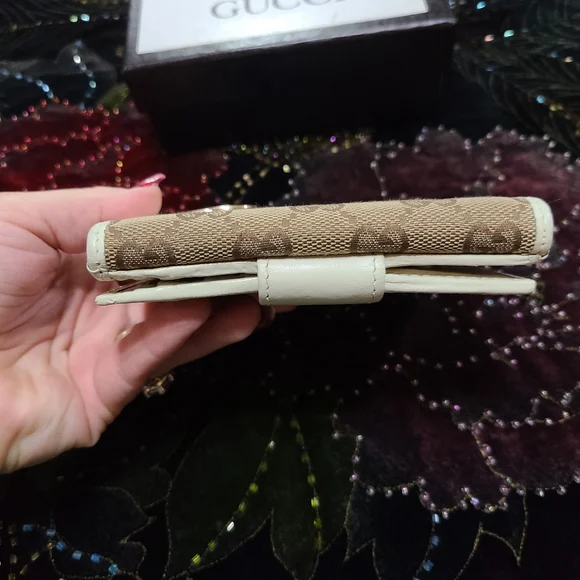 EUC Gucci Wallet - Picture 5 of 15